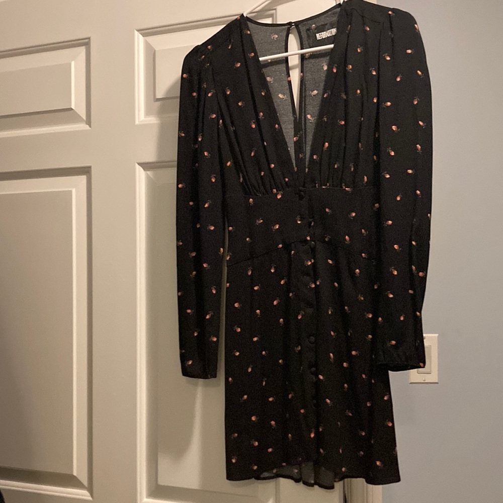Never worn, 🌺perf cond NWOT short dress, smocked back, button at neck in back.